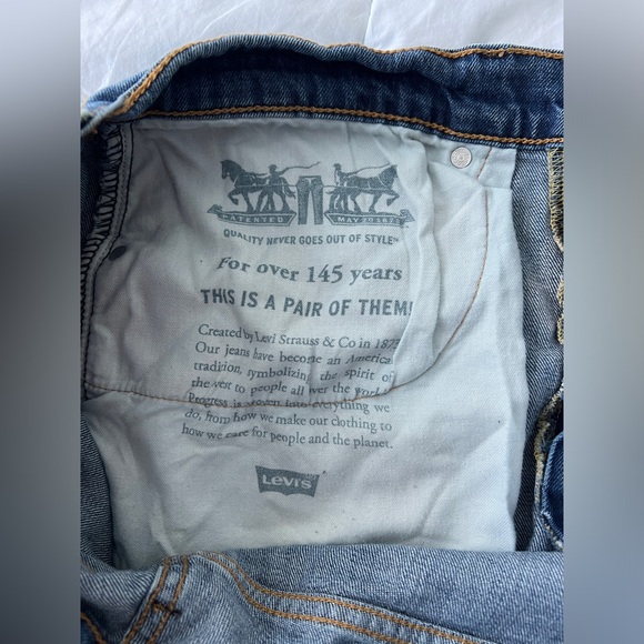 Levi’s Dark Wash Jeans - Picture 6 of 7